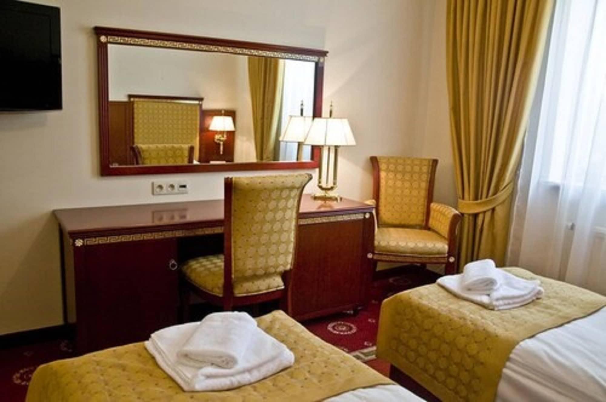 Hotel Holiday Park Varşovia Exterior foto
