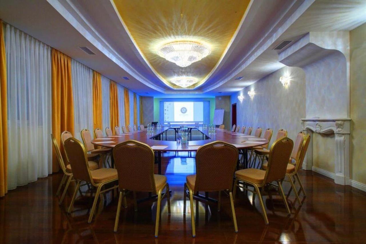 Hotel Holiday Park Varşovia Exterior foto