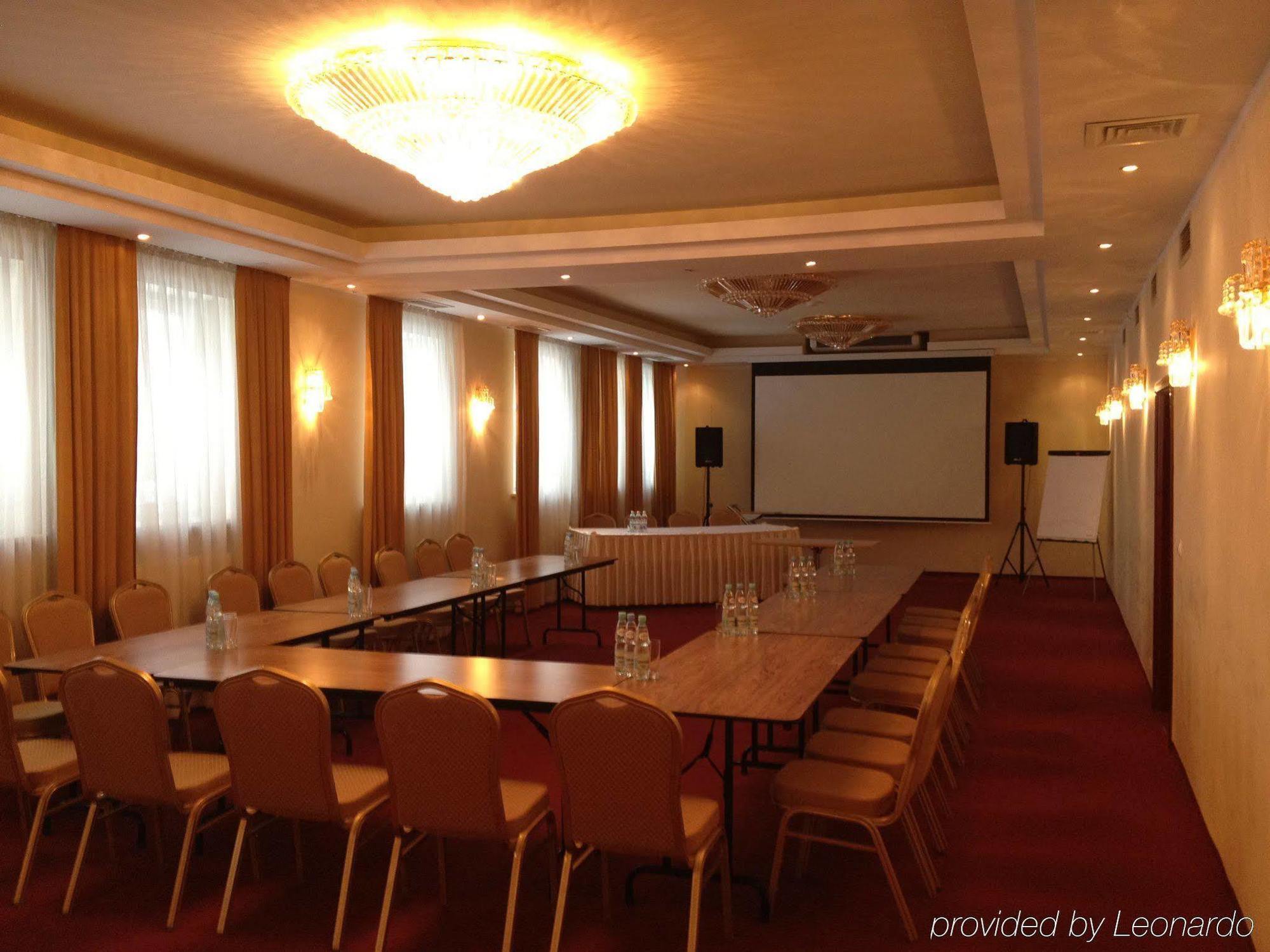 Hotel Holiday Park Varşovia Facilități foto